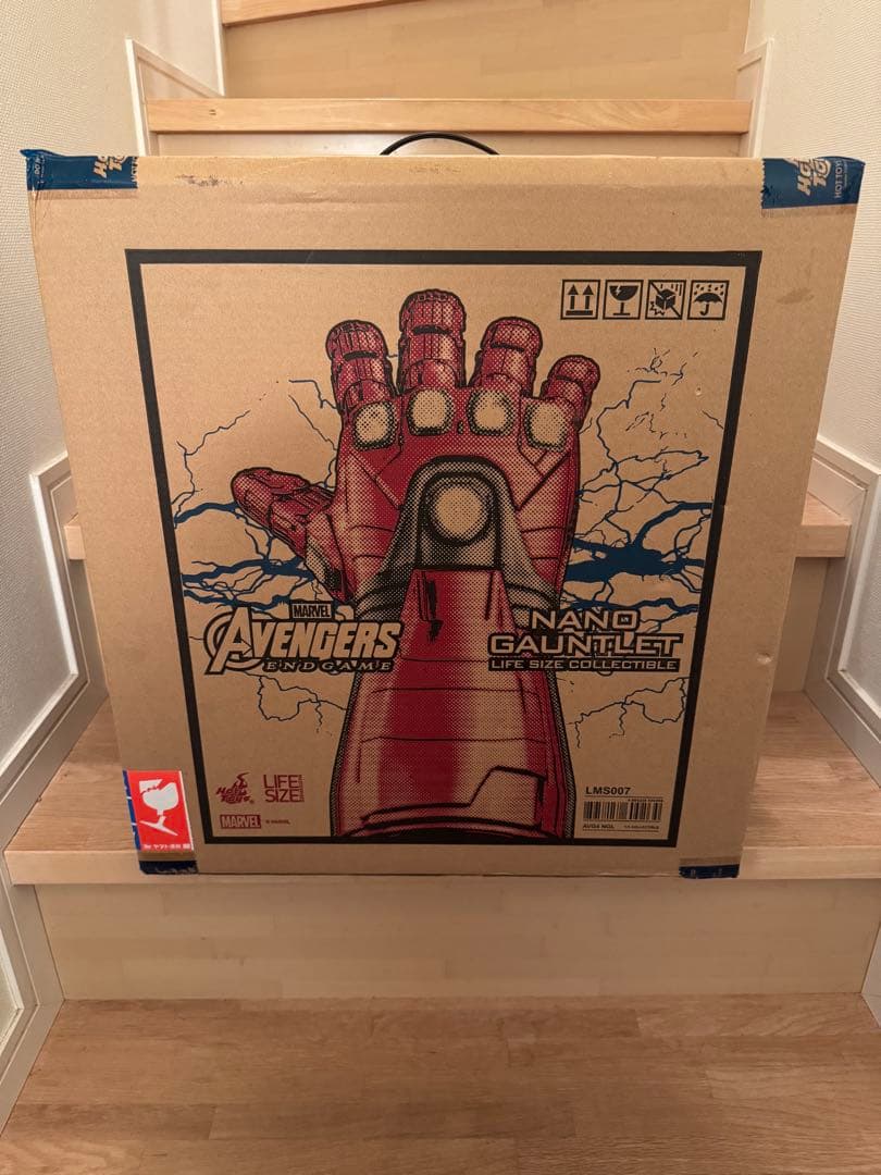 ライフサイズ アベンジャーズ　ナノガントレット　ホットトイズ