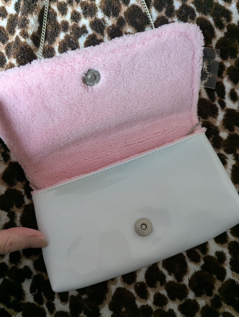 あ*び様 CHANEL ロゴ刺繍 ショルダーバッグ・ノベルティ