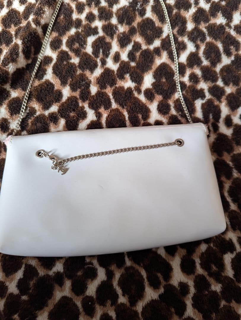 あ*び様 CHANEL ロゴ刺繍 ショルダーバッグ・ノベルティ