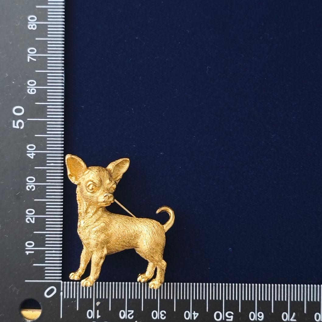 ヴィンテージtrifari チワワ　ゴールドメタルブローチ　犬　dog