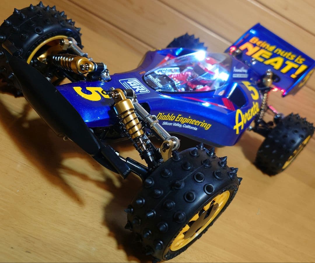 タミヤRCアバンテ (2011)LEDライト付プロポ＆バッテリー充電器付完成品