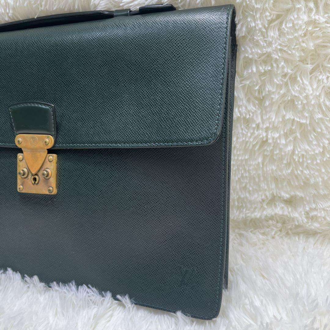 ルイヴィトン タイガ セルヴィエット クラド　タイガ ビジネスバッグ 通勤