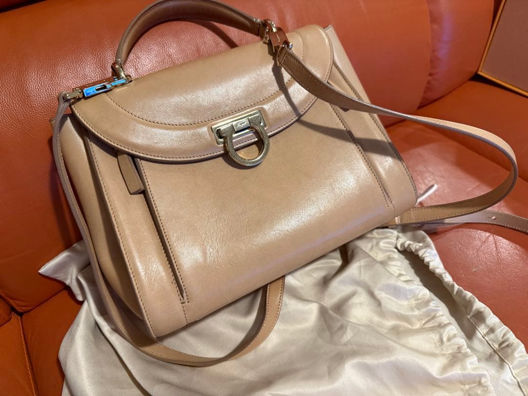 Salvatore Ferragamo レザー　ハンドバック