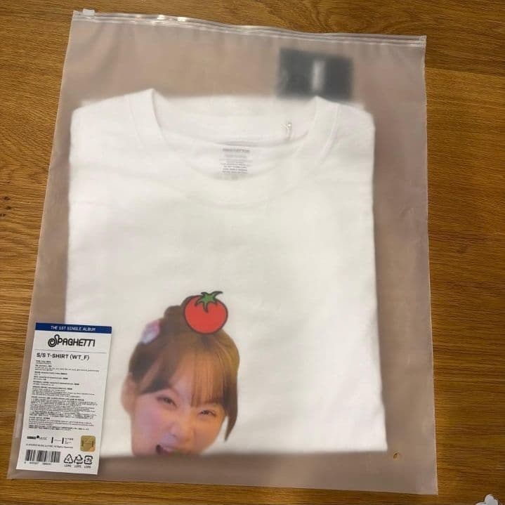 ルセラフィム SPAGHETTI Tシャツ EAT IT UP チェウォン