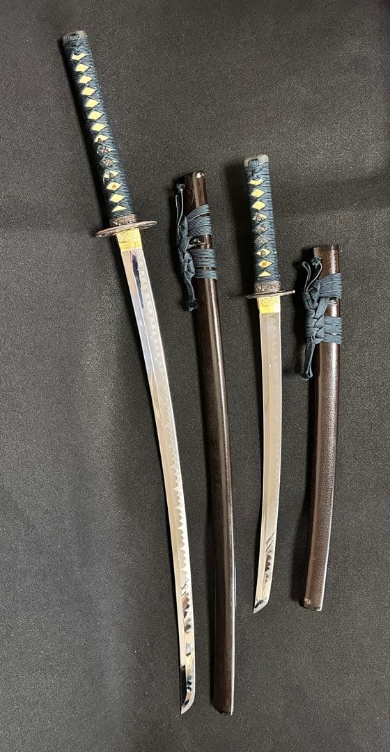 模造刀セット　打刀　脇差　鞘付長さ約69/104cm 黒鞘　25C36