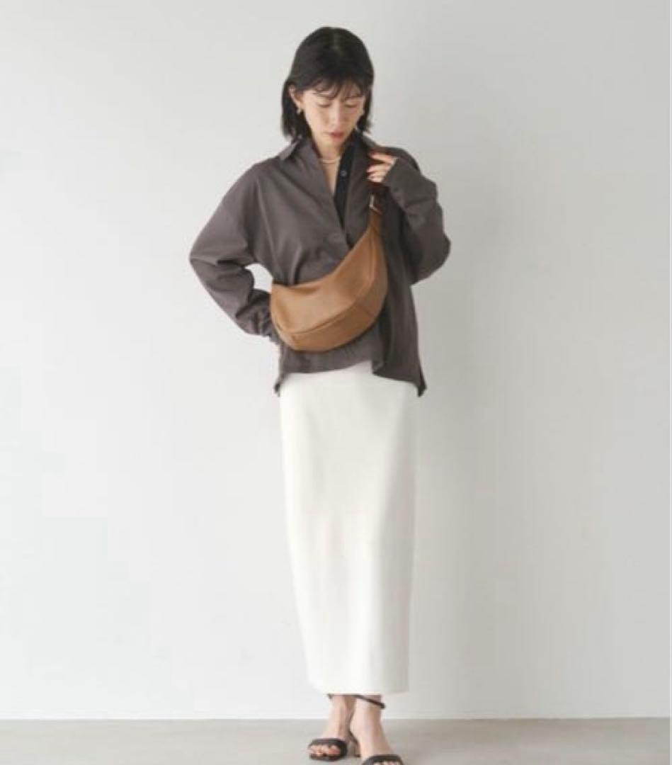 ほぼ未使用ラシット 今期ソフトレザーラウンドショルダーバッグ　金具シルバー