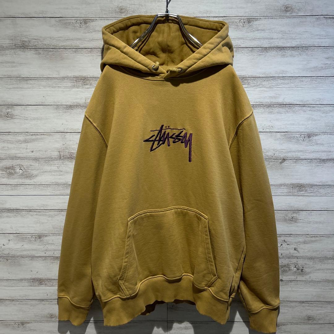 【即完売モデル】ステューシー☆センター刺繍ロゴ　人気デザイン　パーカー