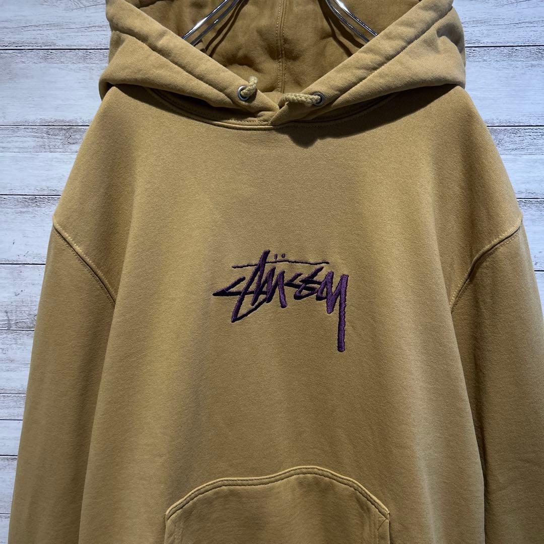 【即完売モデル】ステューシー☆センター刺繍ロゴ　人気デザイン　パーカー