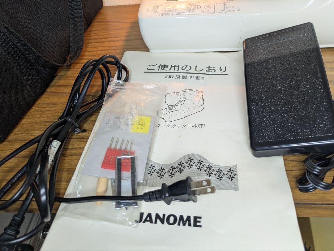 ☆極上美品☆ジャノメ ロックカッター内蔵ミシン フットコン対応