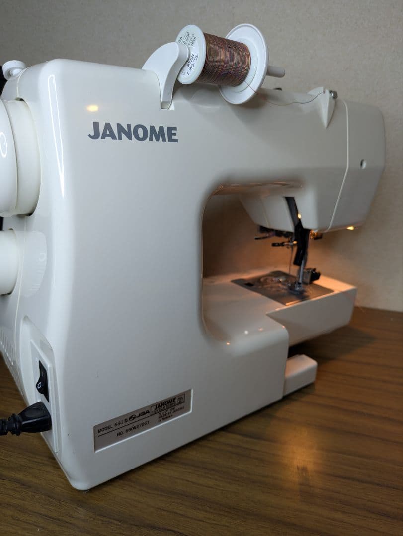 ☆極上美品☆ジャノメ ロックカッター内蔵ミシン フットコン対応