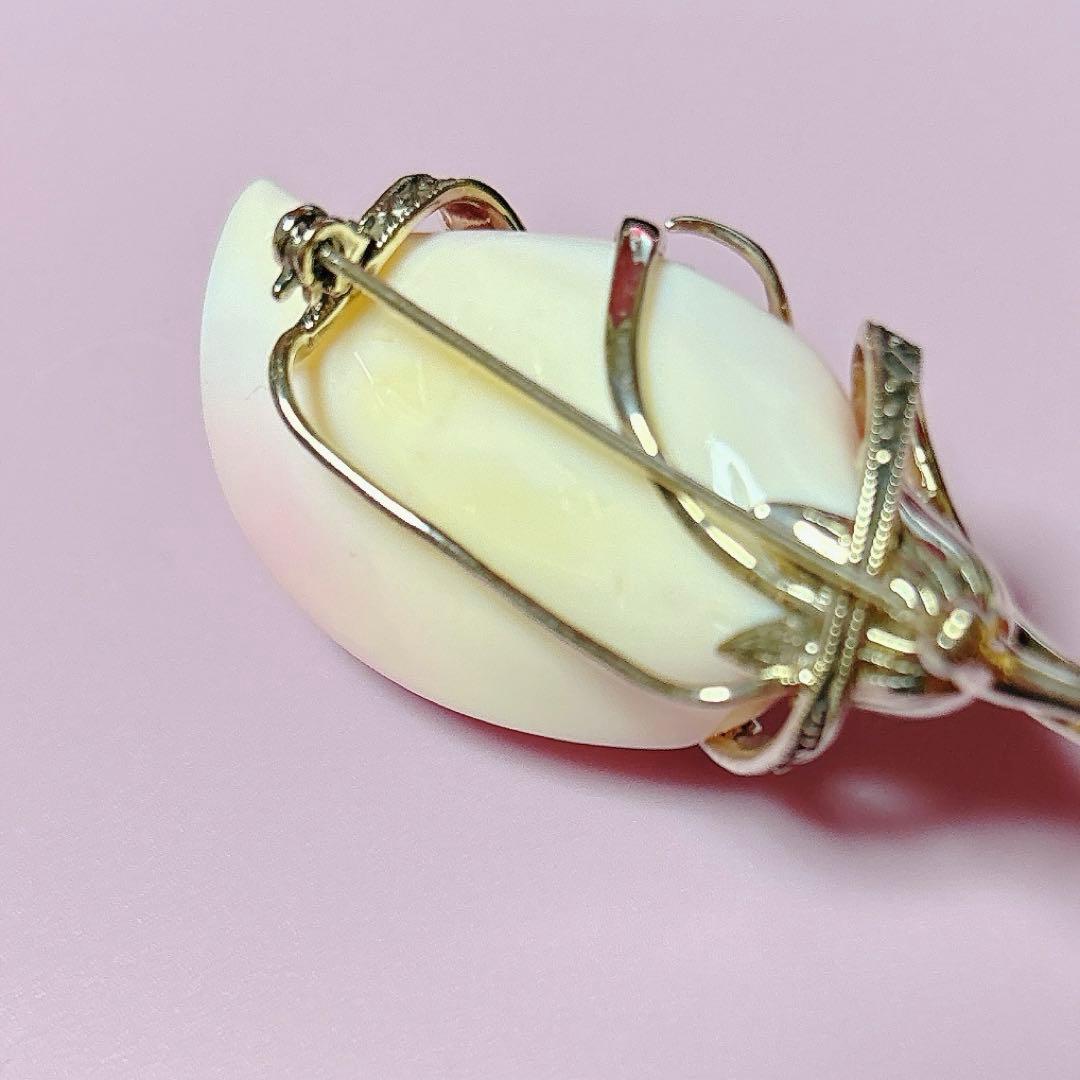 【碌山】コンクシェル　ピンクシェルの１輪のカラー　ペンダントブローチ