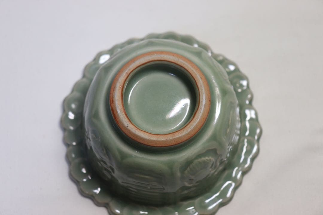 中国　青磁　花口鉢　アンティーク　送料込み0512