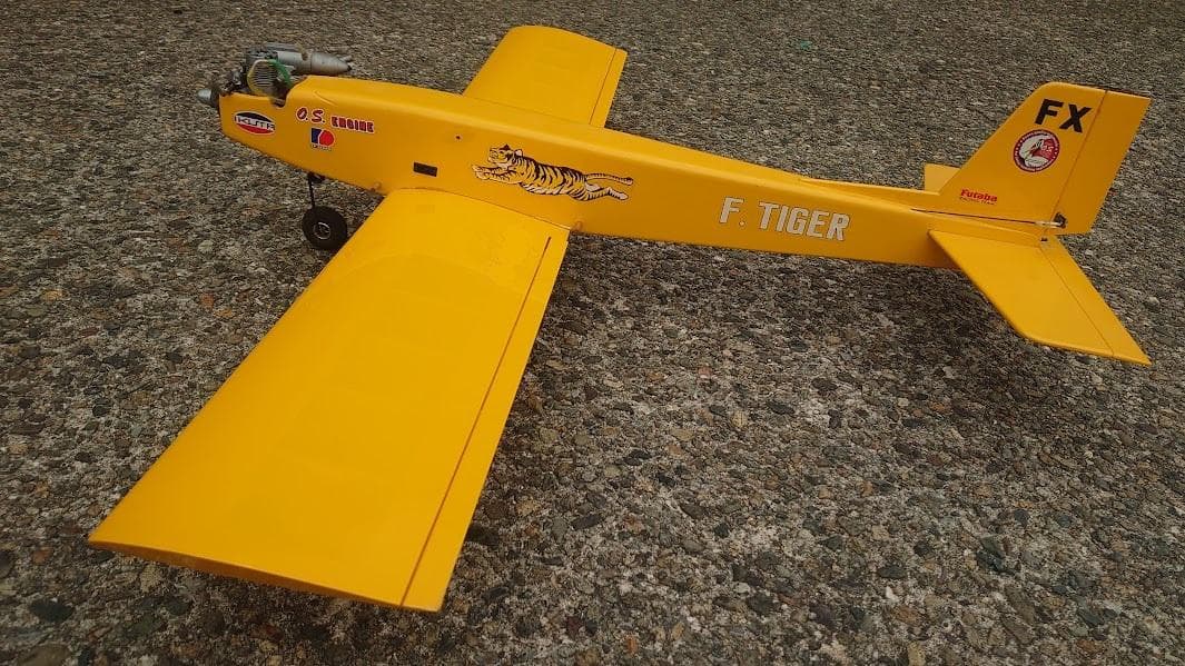 ★生田無線ラジコン飛行機　低翼フライングタイガー　ＯＳ25エンジン別途　発送可
