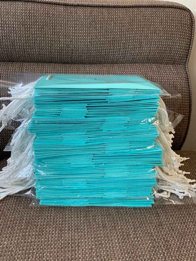 国内現行品　美品ティファニー ショッピング紙袋60枚セット（20x25cm）