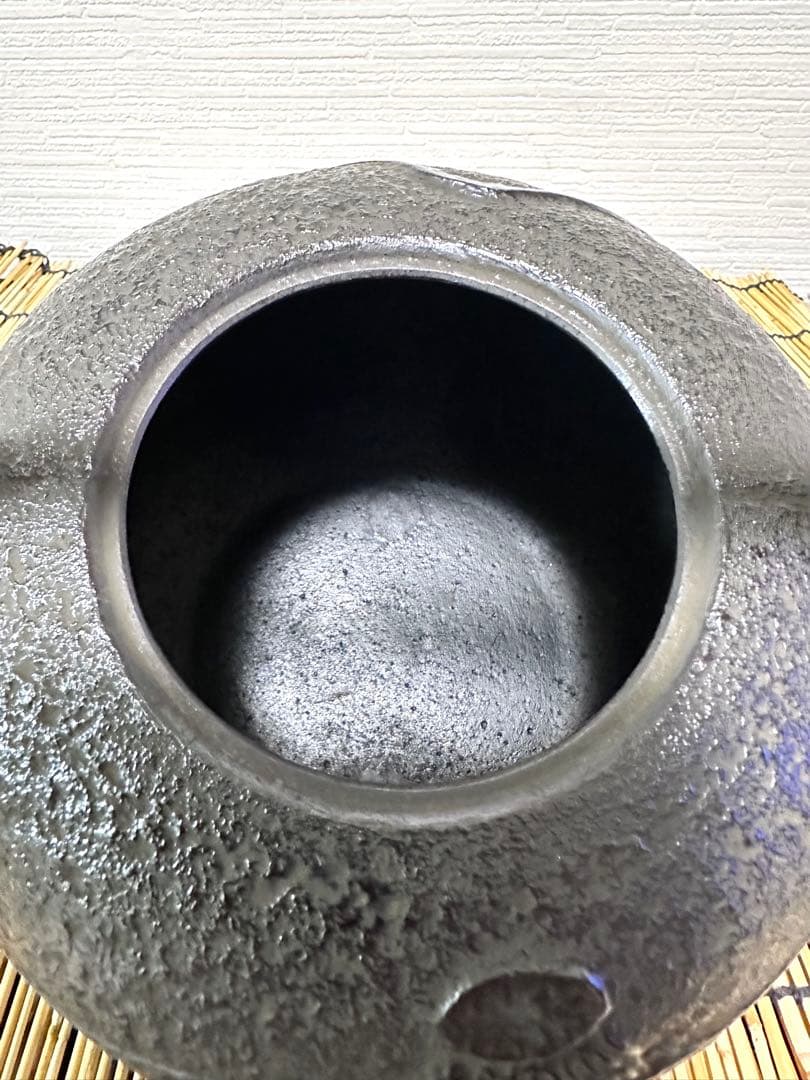 未使用品　付属品付　南部喜州 (及川 喜徳)造　鍛治打袋鉉　１５型　南部鉄瓶