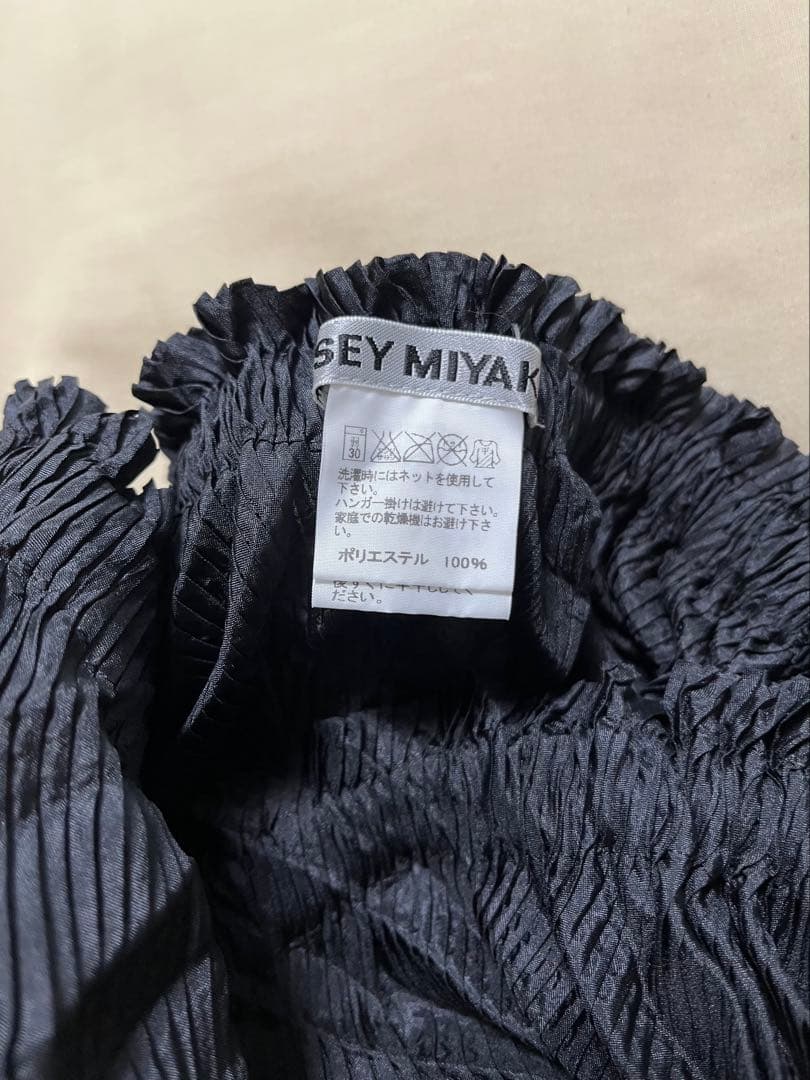 イッセイミヤケ ガウチョパンツ ブラック