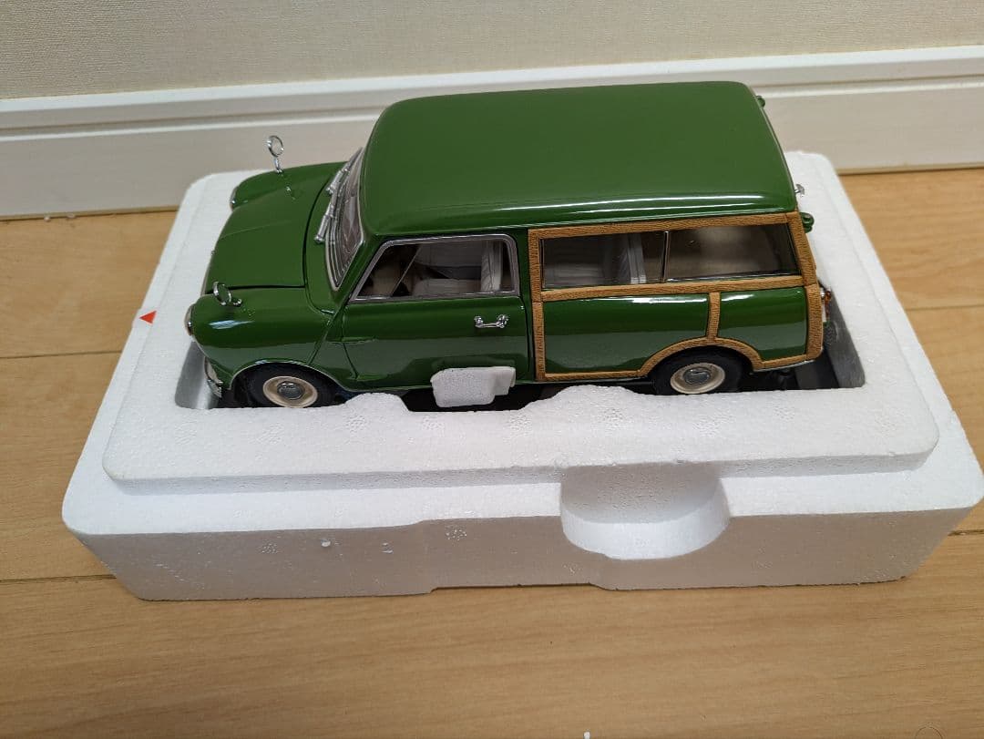 京商　モーリスミニトラベラー　1/18 グリーン