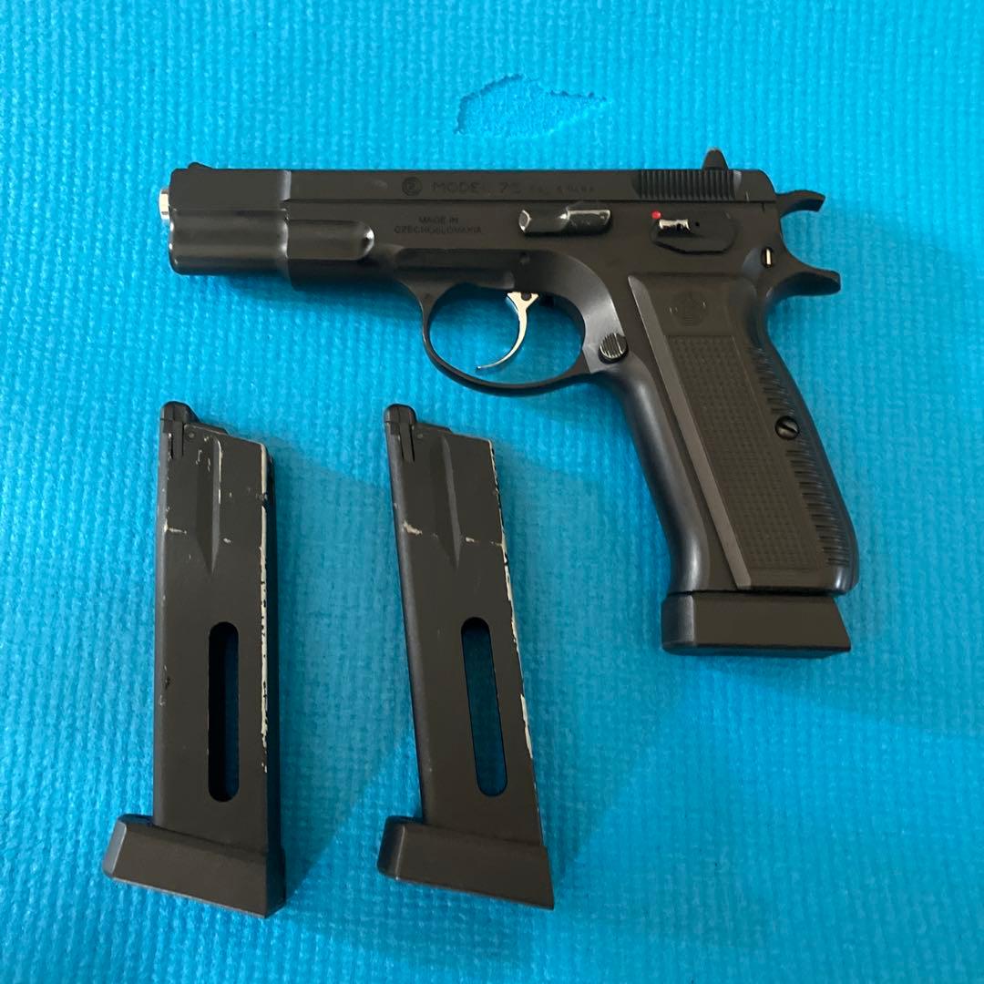 カーボネイト　CZ75 CO2 予備マガジン2本付き。