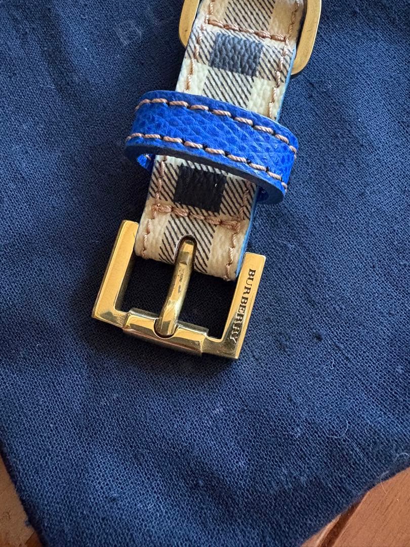 BURBERRY チェック柄 首輪 青　箱付　イギリスで購入　新品　試着のみ