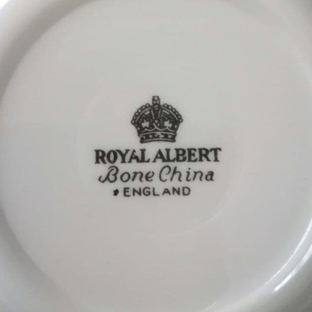 逸品　朱地アールデコ様式　カップ&ソーサー　ロイヤルアルバート　英国アンティーク