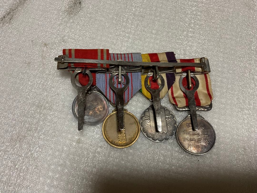 大正四年他、大禮関係の勲章4種。【ケースなし　昭和と大正の勲章】