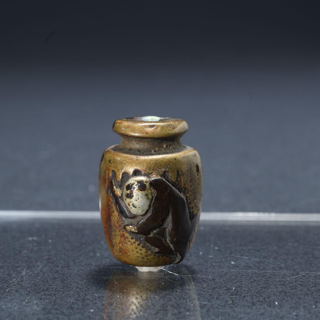 緒締め玉　壺に唐子　提げもの　金属　金工　R1644