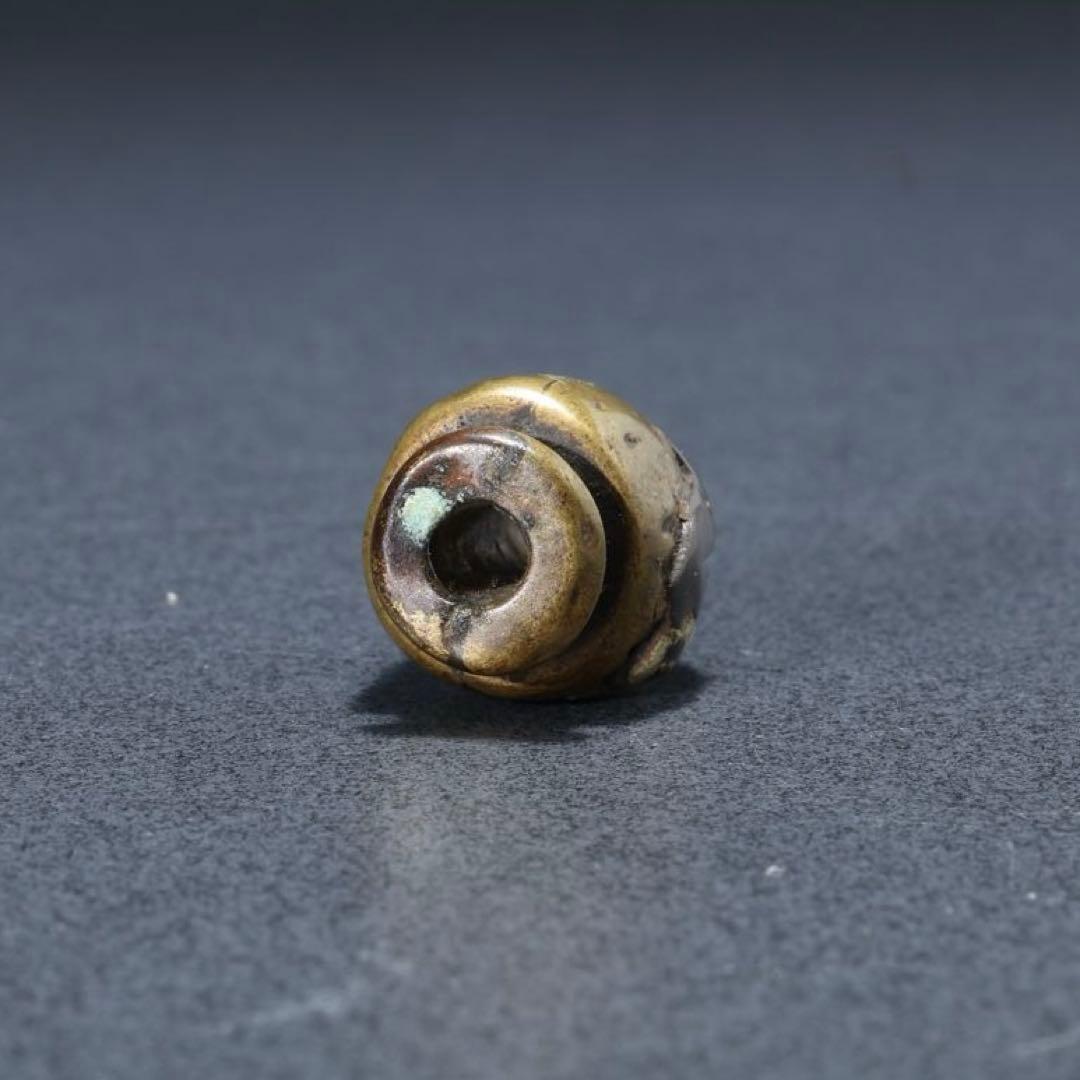 緒締め玉　壺に唐子　提げもの　金属　金工　R1644