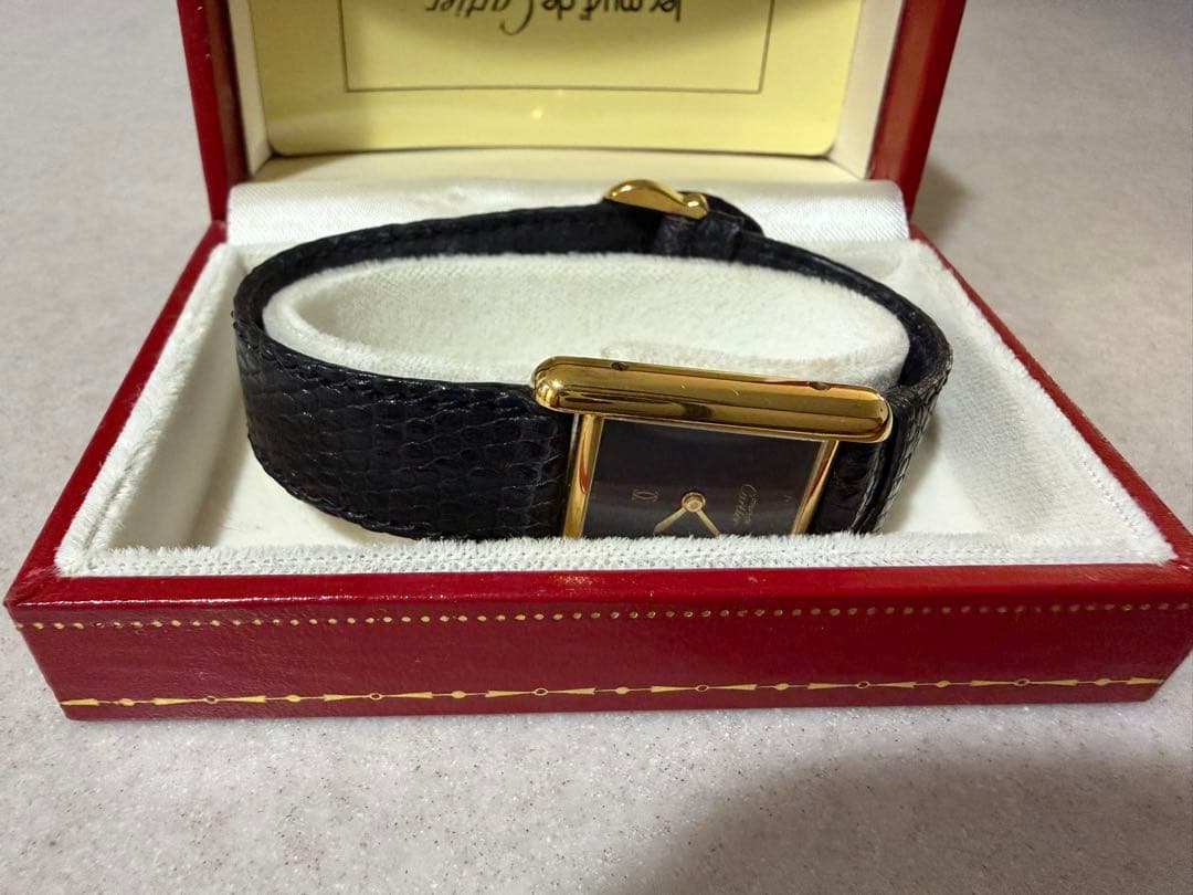 最終お値下げ！【正規品】Cartier 腕時計 箱付き　マストタンク