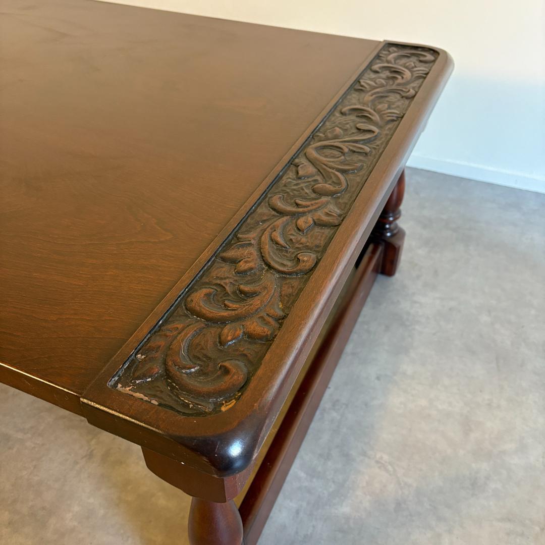 ヴィンテージ 木製センターテーブル 彫刻入り