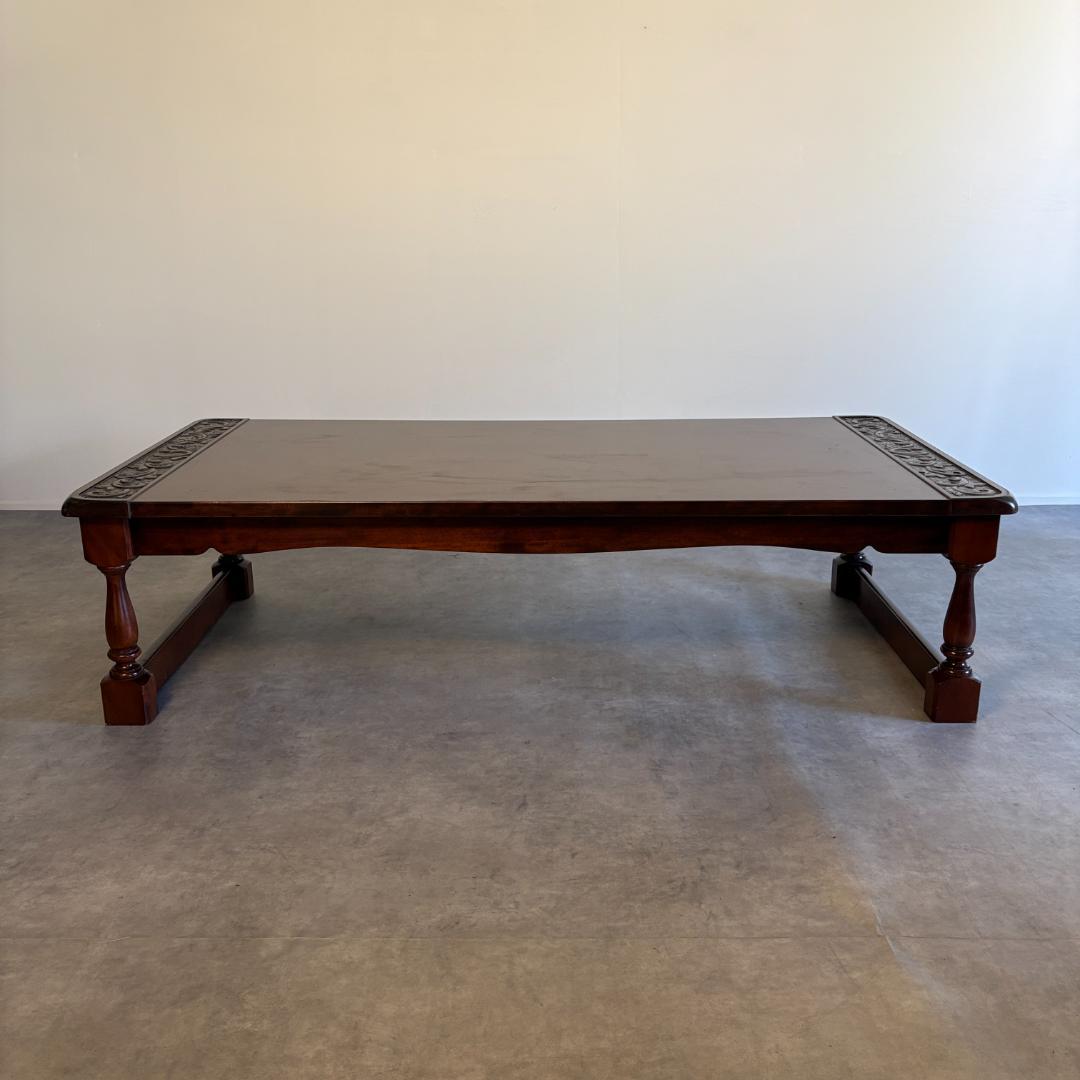 ヴィンテージ 木製センターテーブル 彫刻入り