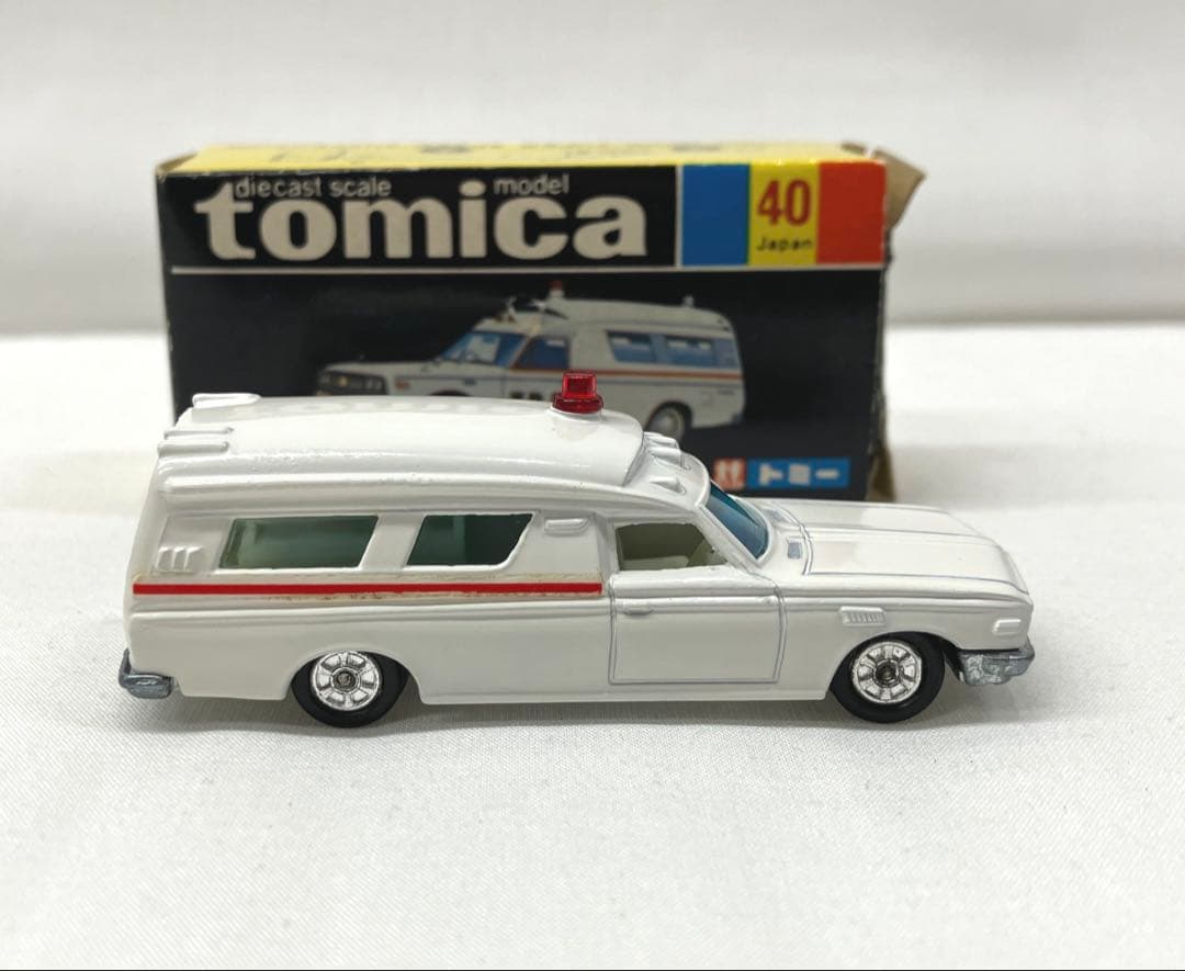 トミカ トヨタ 救急車 ホワイト No.40 黒箱