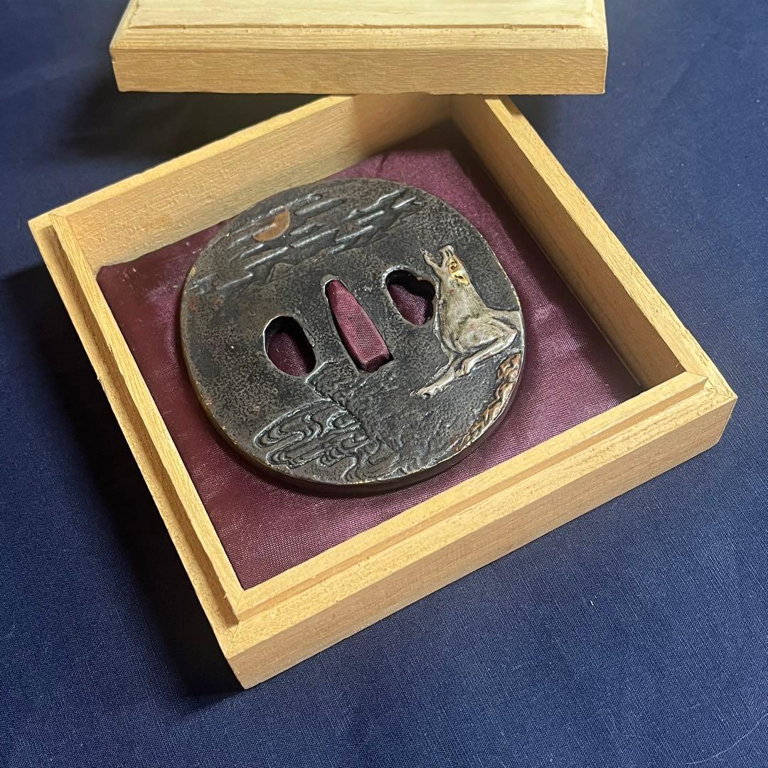 鍔 細工唐銅銀象嵌狼　紋鍔 刀装具 真剣 居合い 侍 桐箱入