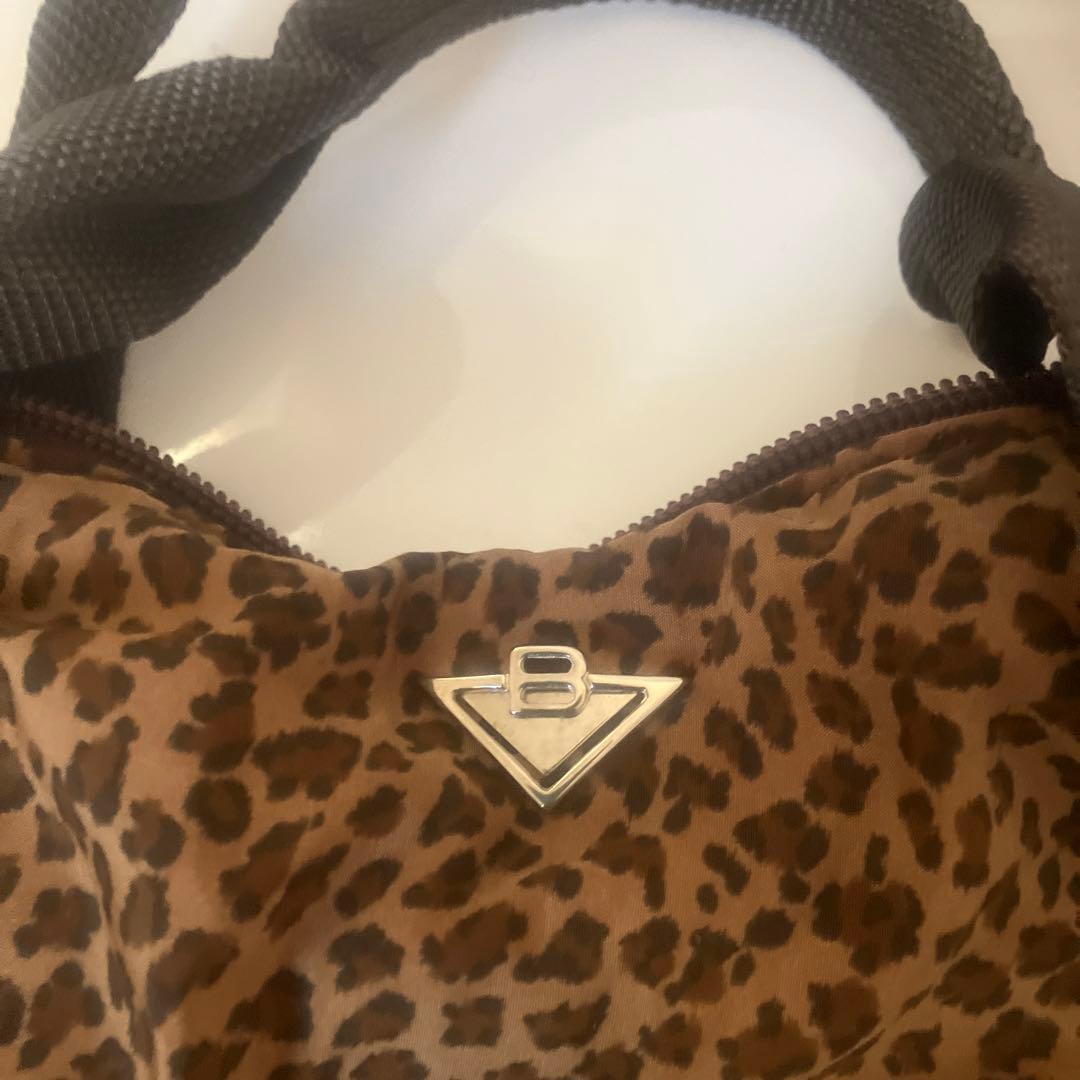 ボッテガヴェネタ　折りたたみバッグ 大きめ 鍵付き