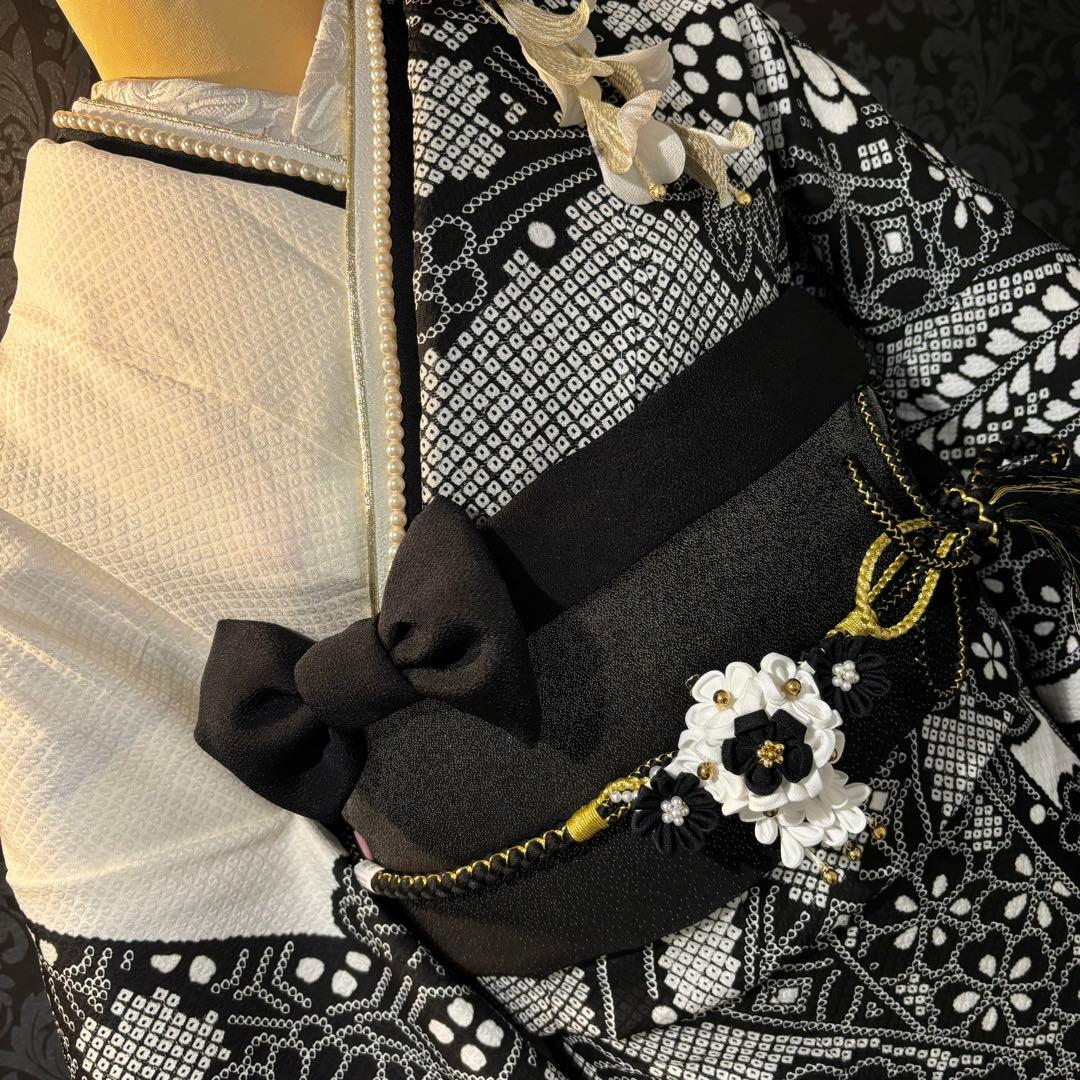 美品　総絞り　作家物　白黒　花模様　金彩　逸品　振袖　フルセット 振り袖