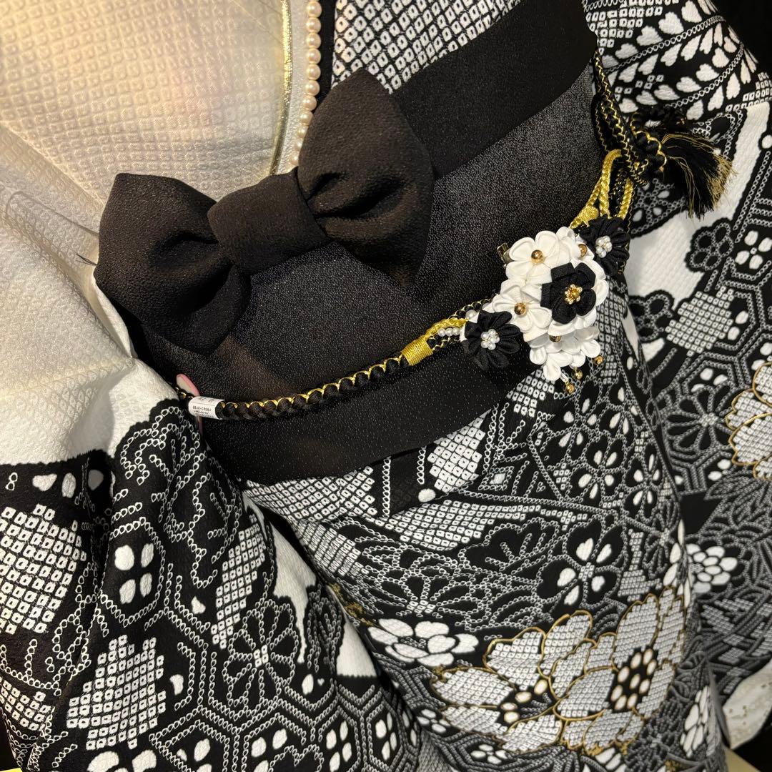 美品　総絞り　作家物　白黒　花模様　金彩　逸品　振袖　フルセット 振り袖