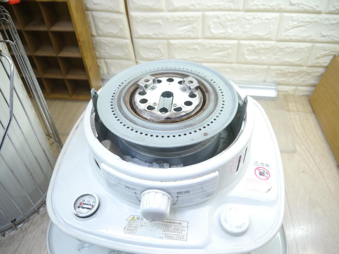 送料無料サービス◆2013⑦◆コロナ　灯油ストーブ 円筒形 ホワイト