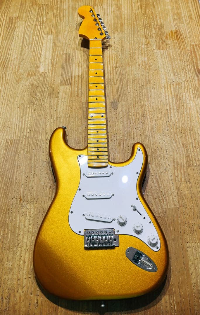 【値下げ】リバースヘッド スキャロップネック ストラトシェイプ