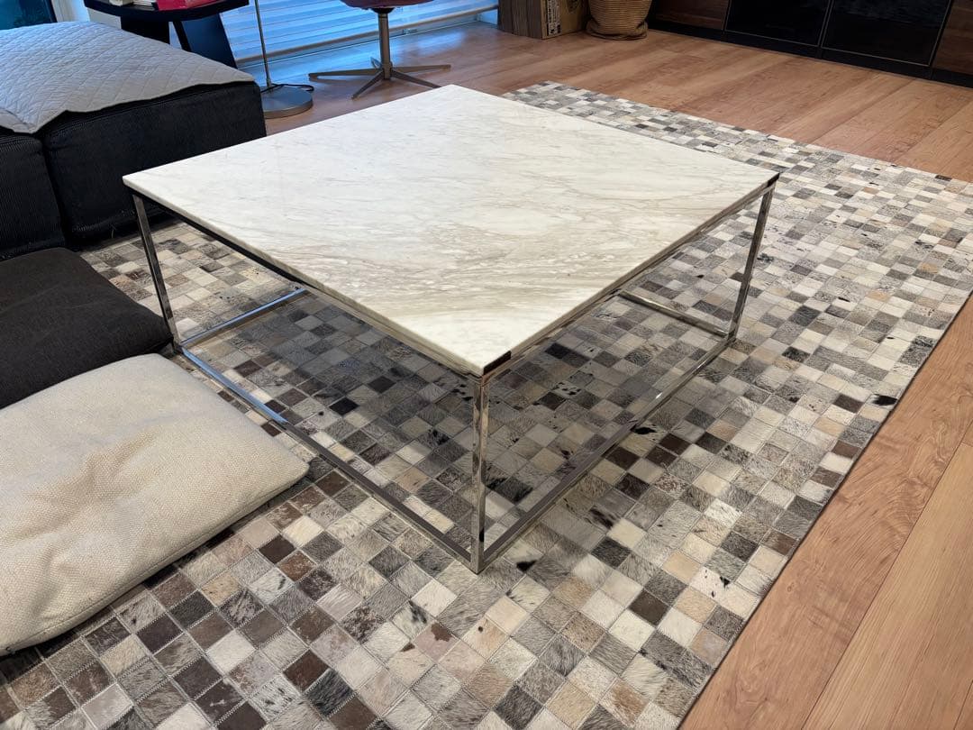 モダンな大理石正方形テーブル
