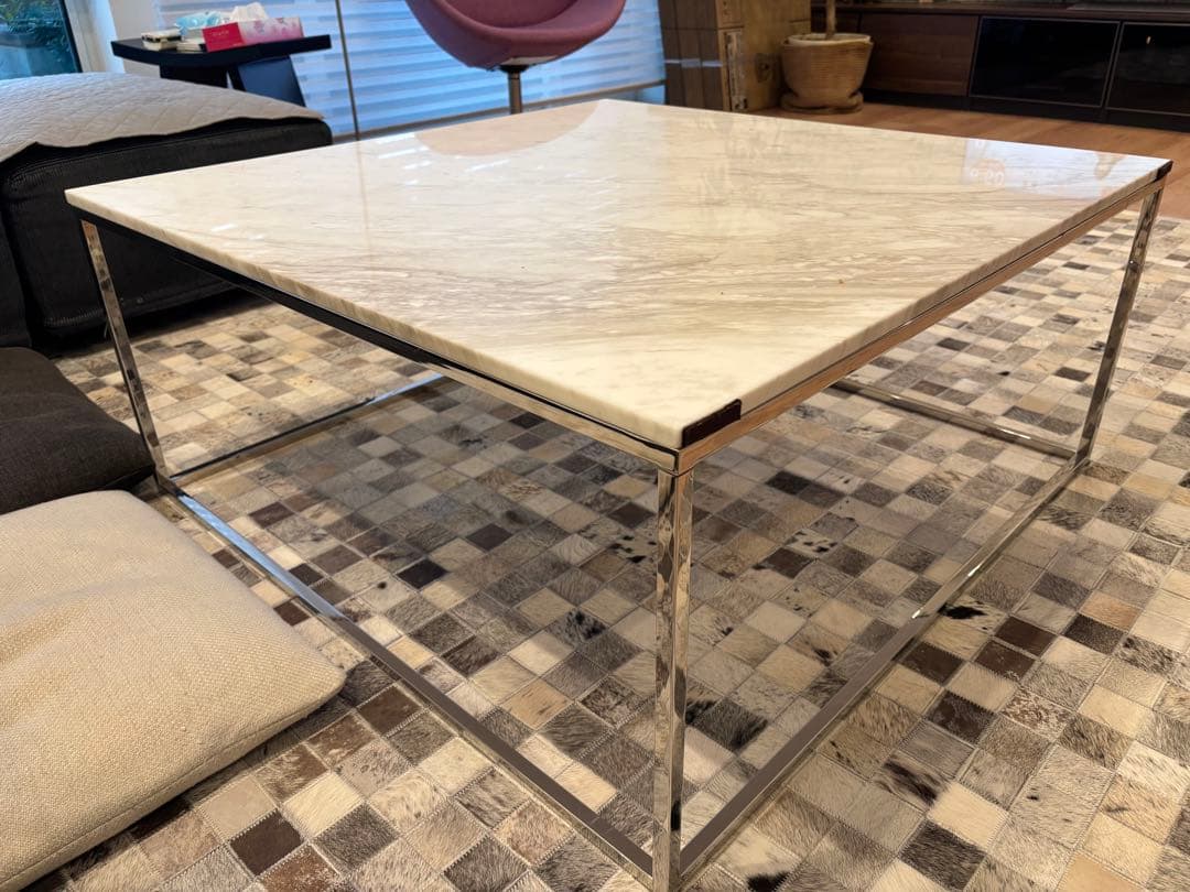 モダンな大理石正方形テーブル