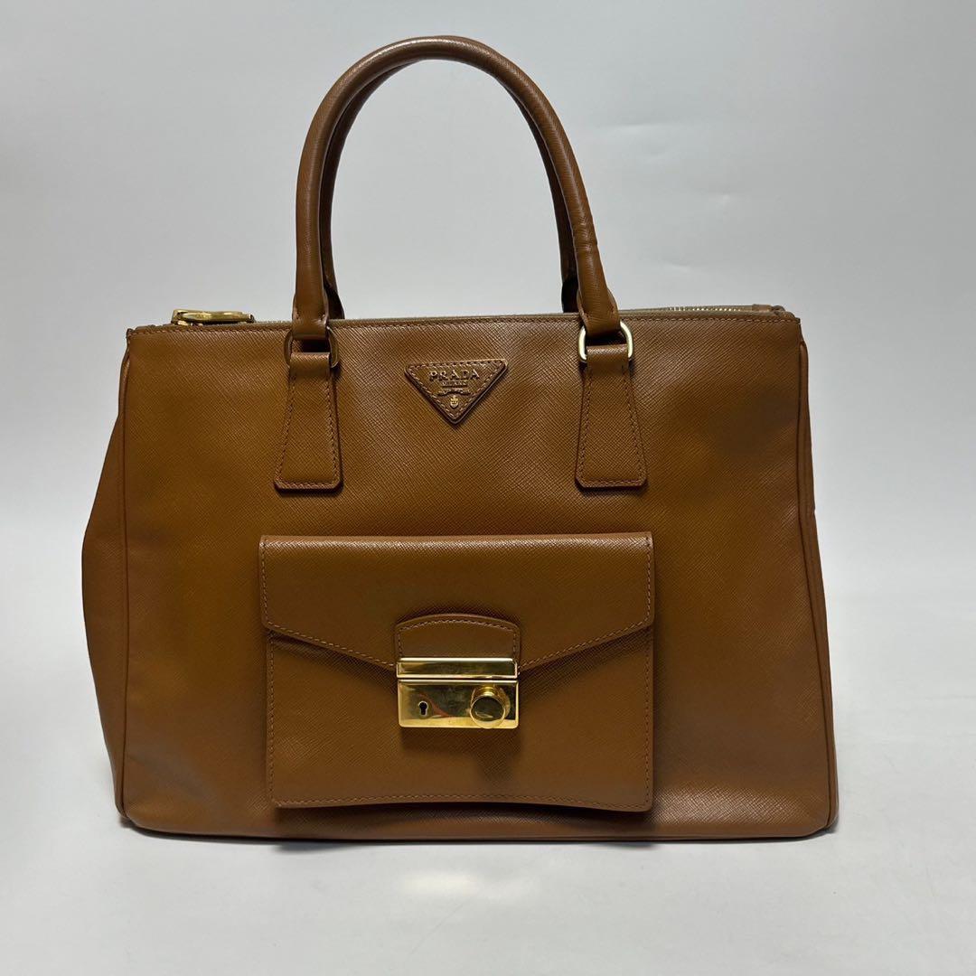 s64【美品】プラダ　三角ロゴ　サフィアーノ　ガレリア2wayショルダーバッグ.