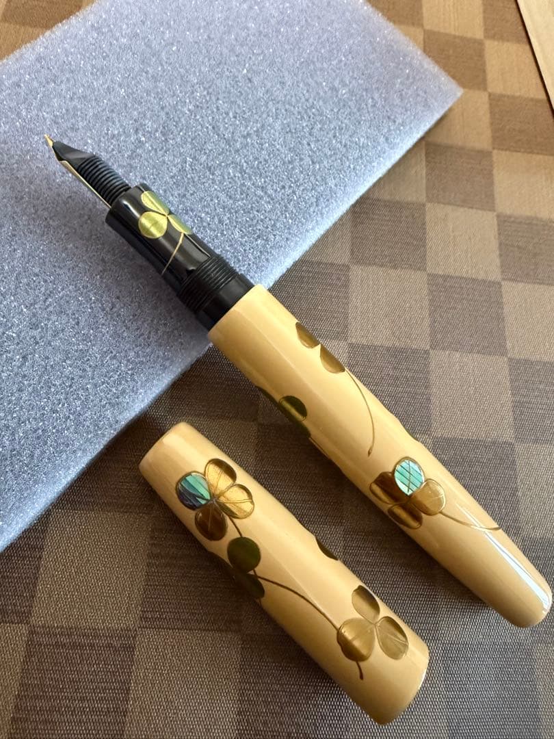 輪島屋善仁蒔絵、螺鈿、白漆万年筆、クローバー