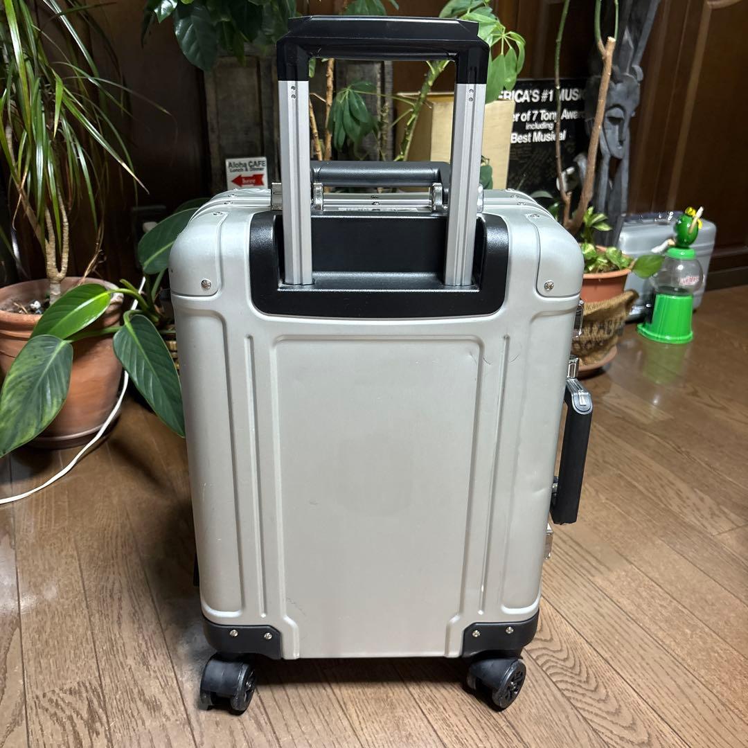 ゼロハリバートンZERO HALLIBURTON キャリーケース 31L 4輪