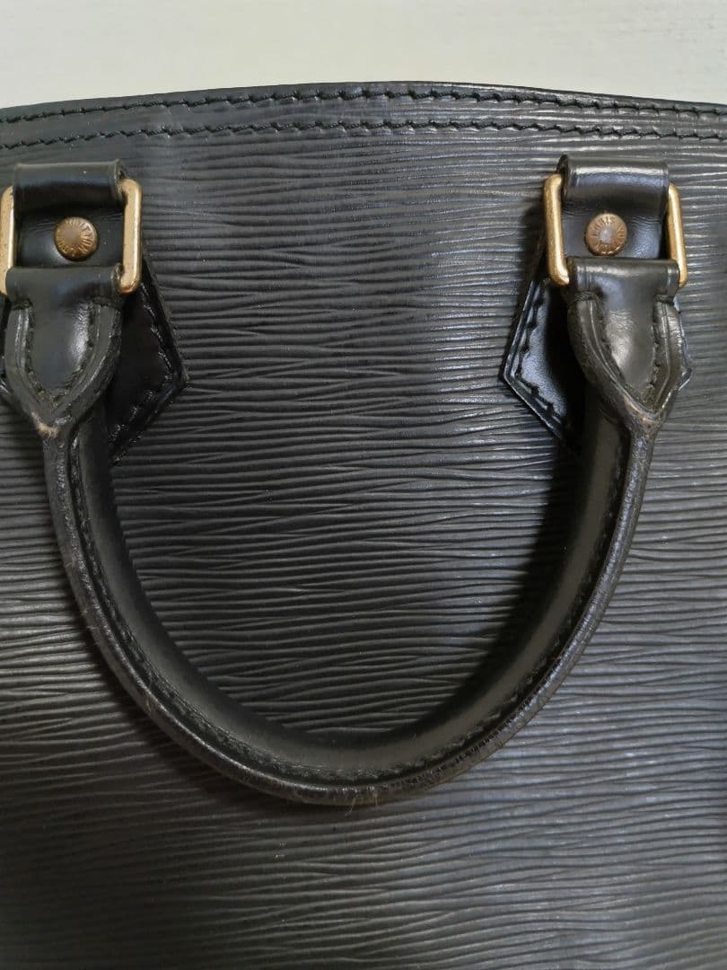 ルイ・ヴィトン　エピレザー ブラックハンドバッグ