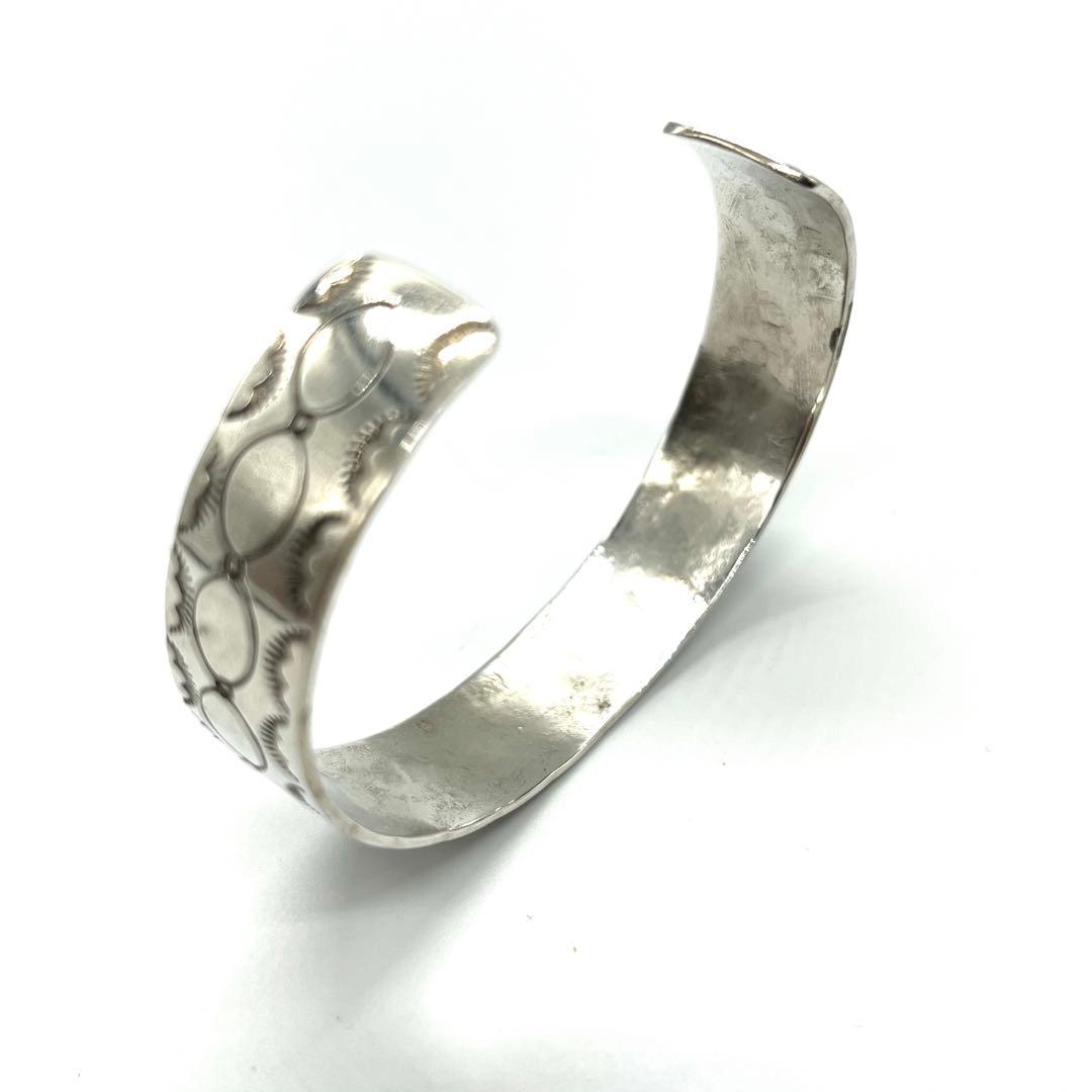 【ヴィンテージ】ナバホ族 南西部 シルバースタンプバングル カフ SV925