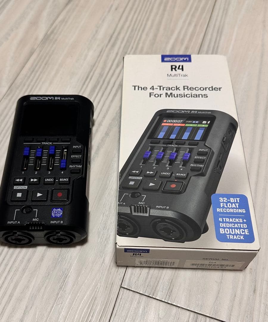 Zoom R4 マルチトラックレコーダー