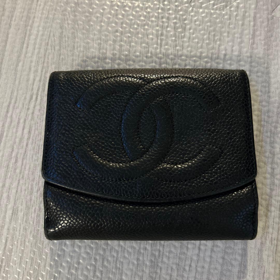 CHANEL キャビアスキン　二つ折り財布 黒 レザー