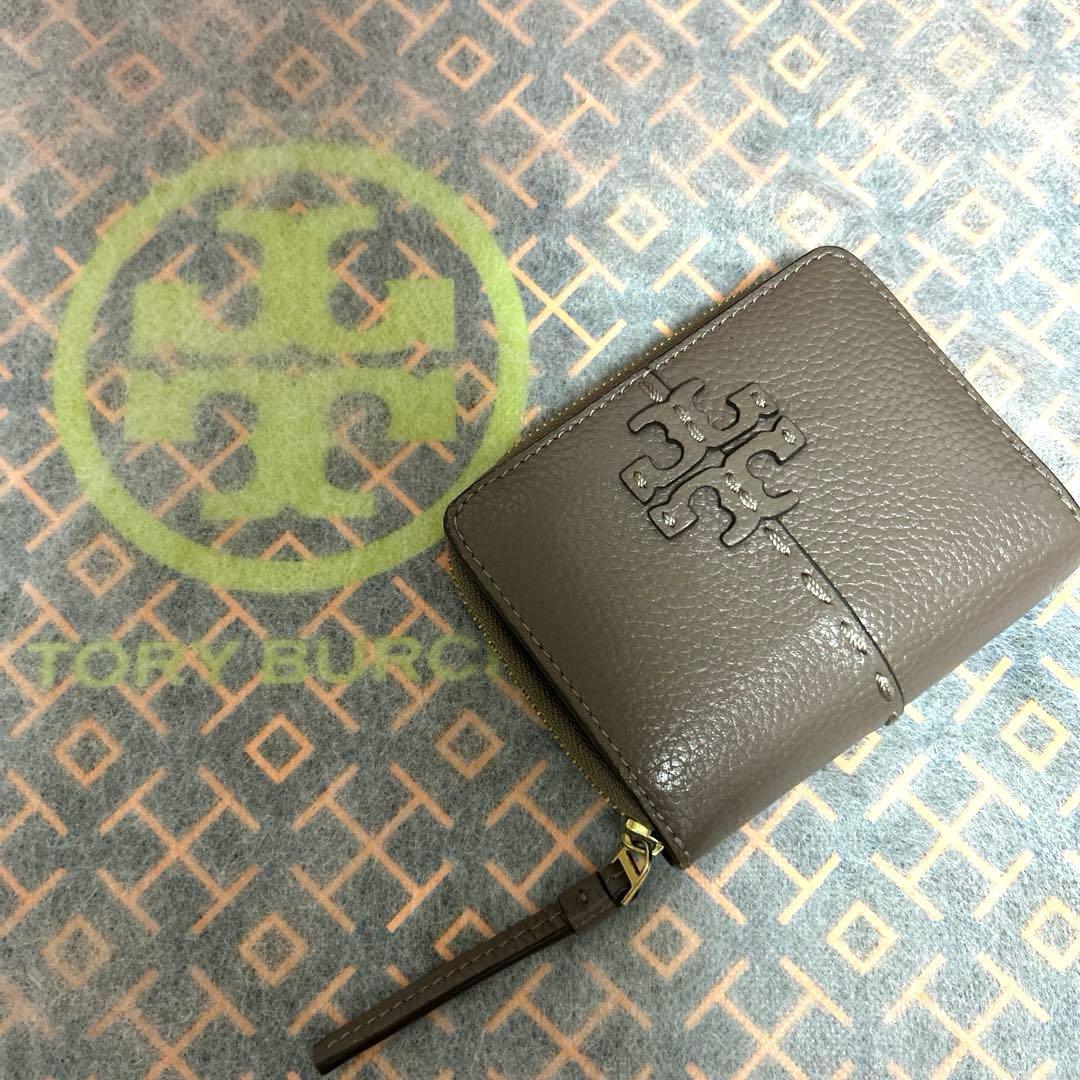 極美品　Tory Burch グレー系　レザー二つ折り財布