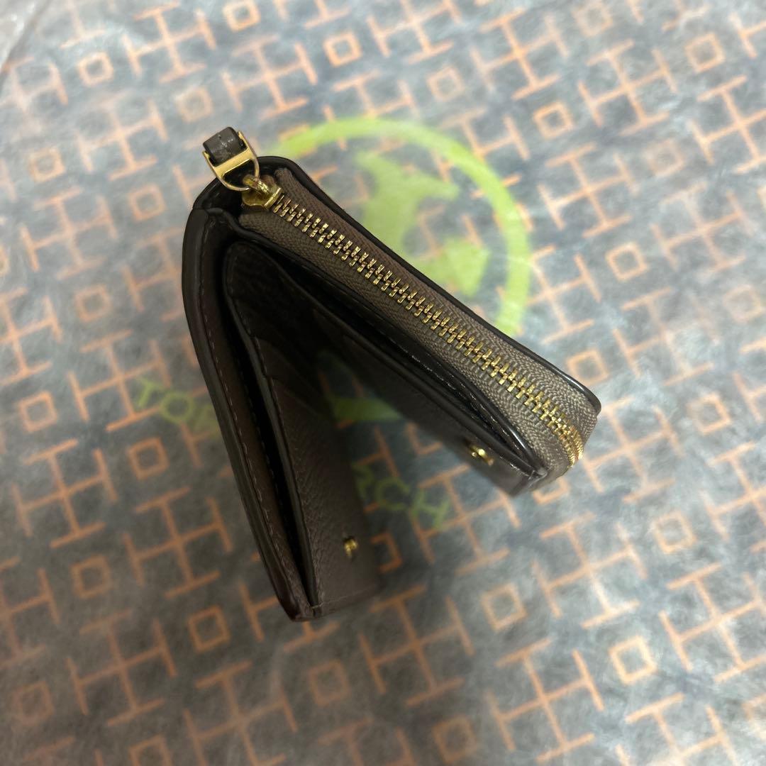極美品　Tory Burch グレー系　レザー二つ折り財布