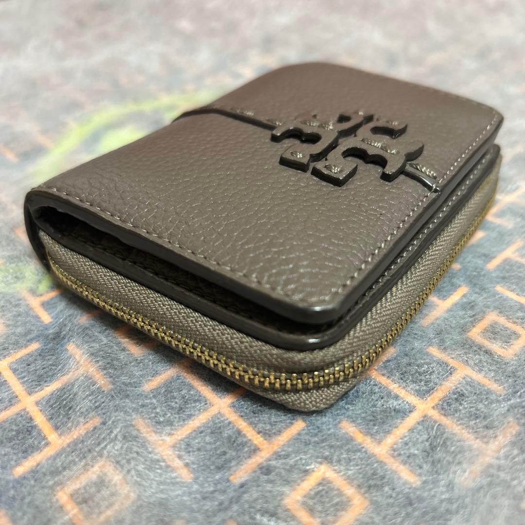 極美品　Tory Burch グレー系　レザー二つ折り財布