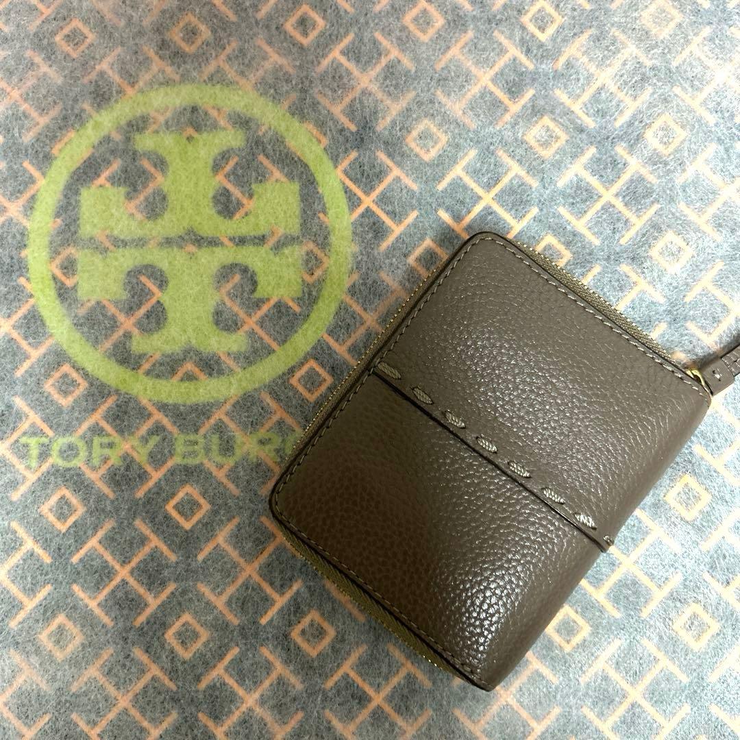 極美品　Tory Burch グレー系　レザー二つ折り財布